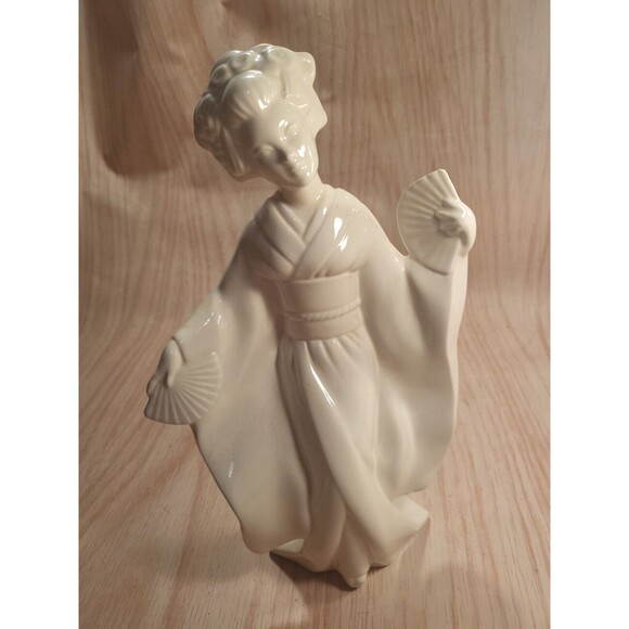 Vintage White Ceramic Porcelain Geisha Girl Woman Japan Figurine Statue - Picture 1 of 11